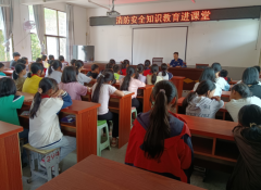 针对量体裁衣展开形式多样的安全常识小讲堂